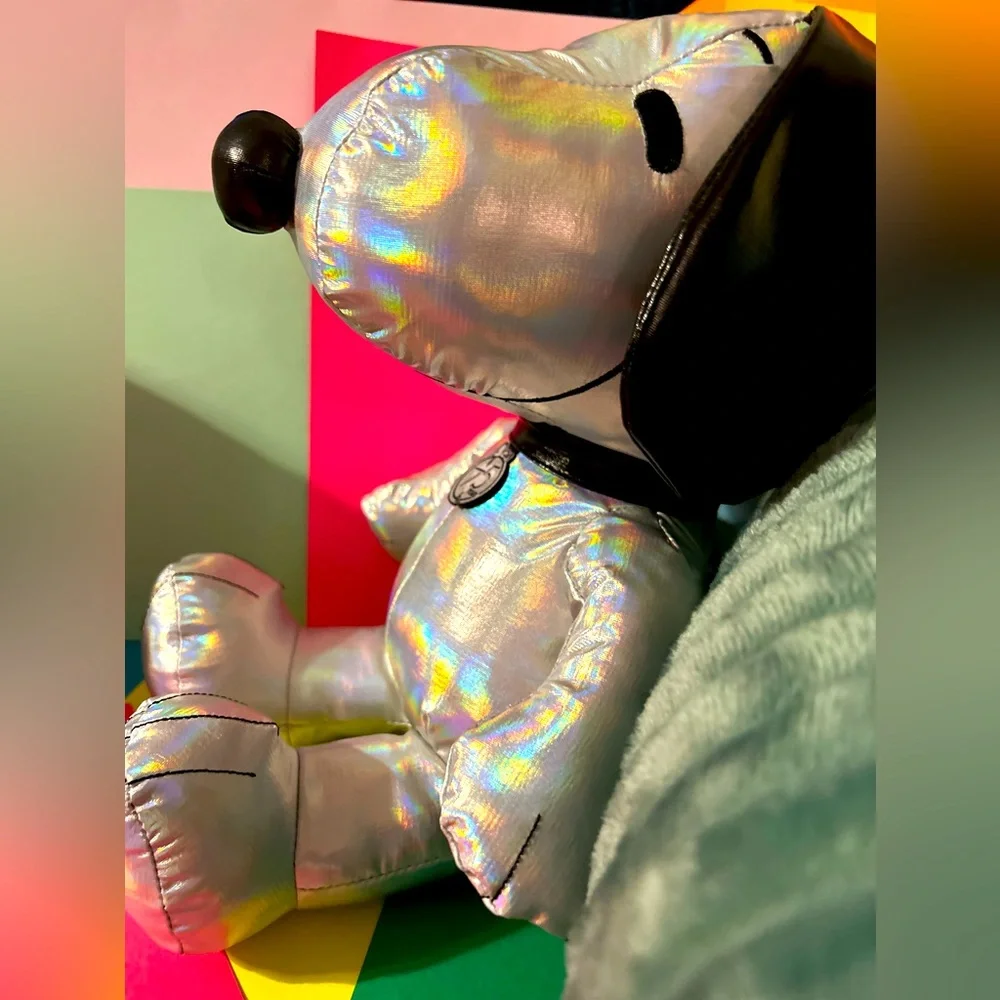 2025 Holographic SNOOPY 75 year Collectible Snoopy Dog - Picture 3 of 6